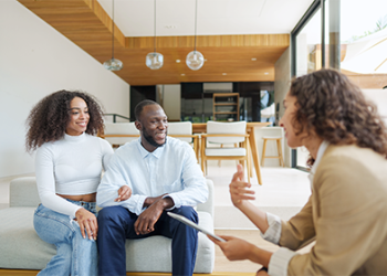 A professional real estate agent conducting a strategic home buying consultation with a client in a modern coffee shop.